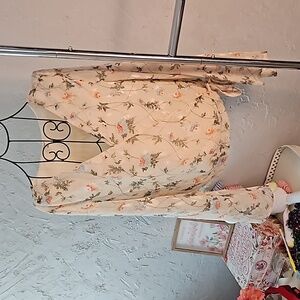 Easel Los Angeles cream floral surplice top with sheer bell sleeves. Siz…
